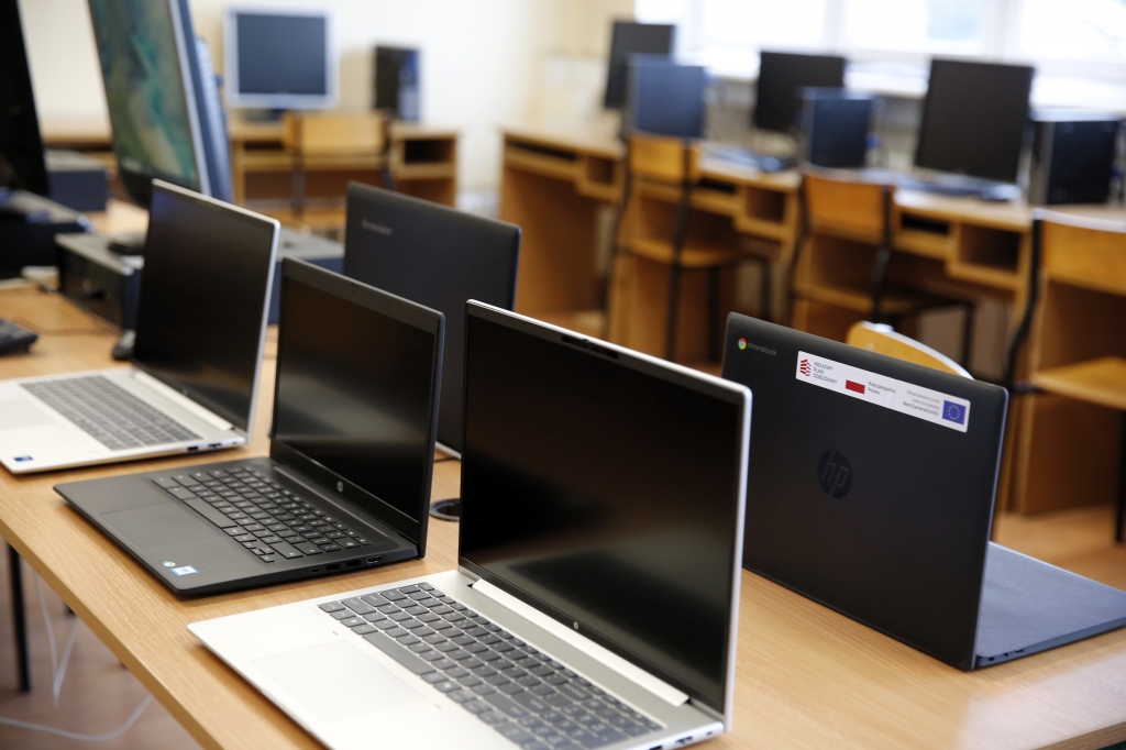 aktualność: Nowy sprzęt komputerowy dla wejherowskich uczniów